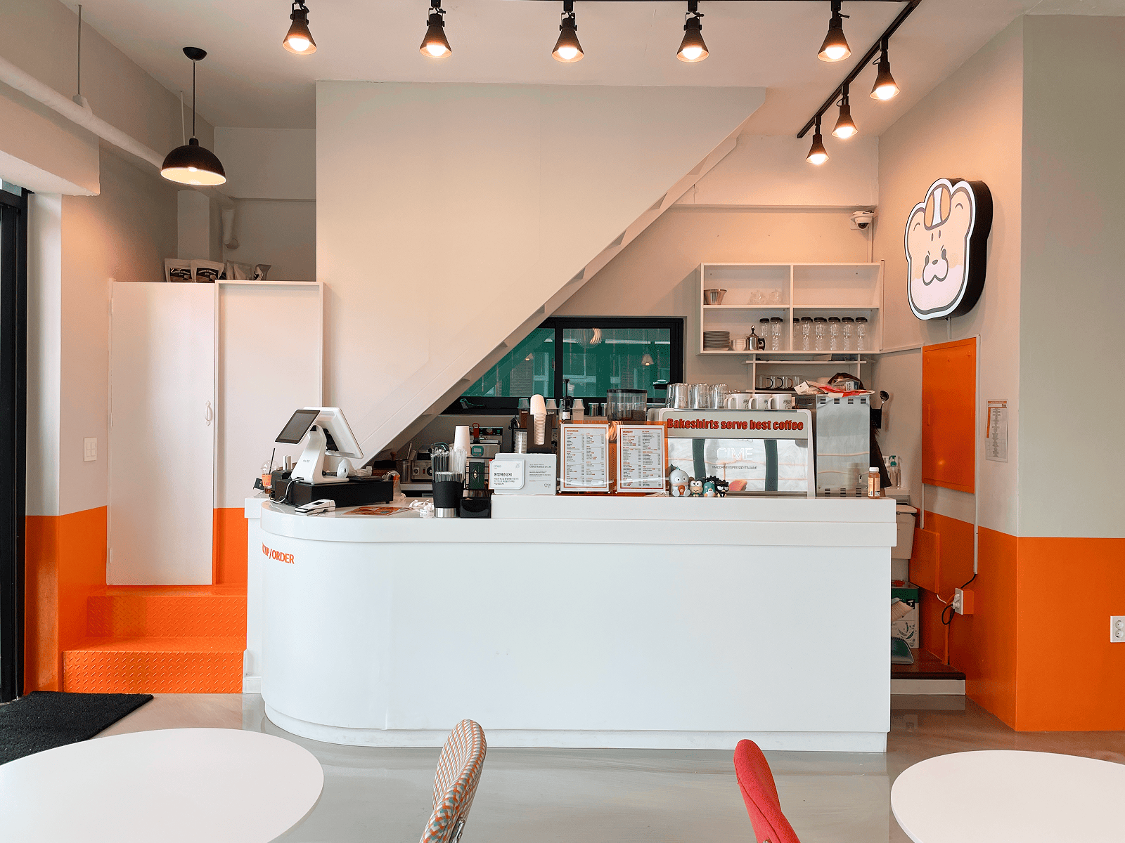 퐁치커피 인테리어